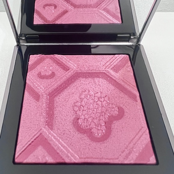 Burberry Silk and Bloom Limited Edition Blush - Picture 2 of 4